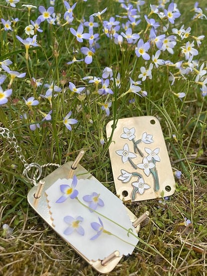 Compact Flower Press for Botanical Keepsakes | Portable Crafting Tool