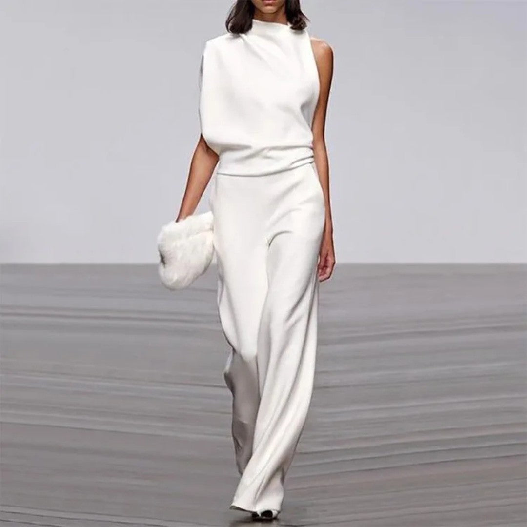Chic Tailored Sleeveless Jumpsuit with Wide-Leg Design