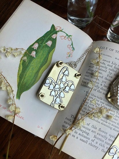 Compact Flower Press for Botanical Keepsakes | Portable Crafting Tool