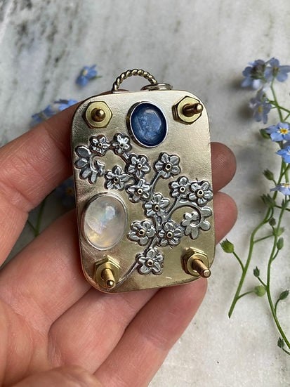 Compact Flower Press for Botanical Keepsakes | Portable Crafting Tool