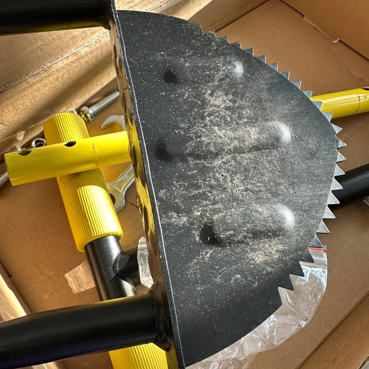 Half-Moon Lawn Edger with Wavy Edge for Clean Beds & Pathways