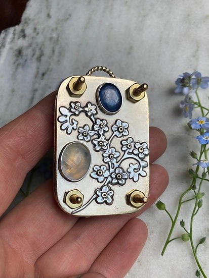 Compact Flower Press for Botanical Keepsakes | Portable Crafting Tool