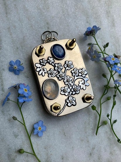 Compact Flower Press for Botanical Keepsakes | Portable Crafting Tool