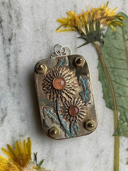 Compact Flower Press for Botanical Keepsakes | Portable Crafting Tool